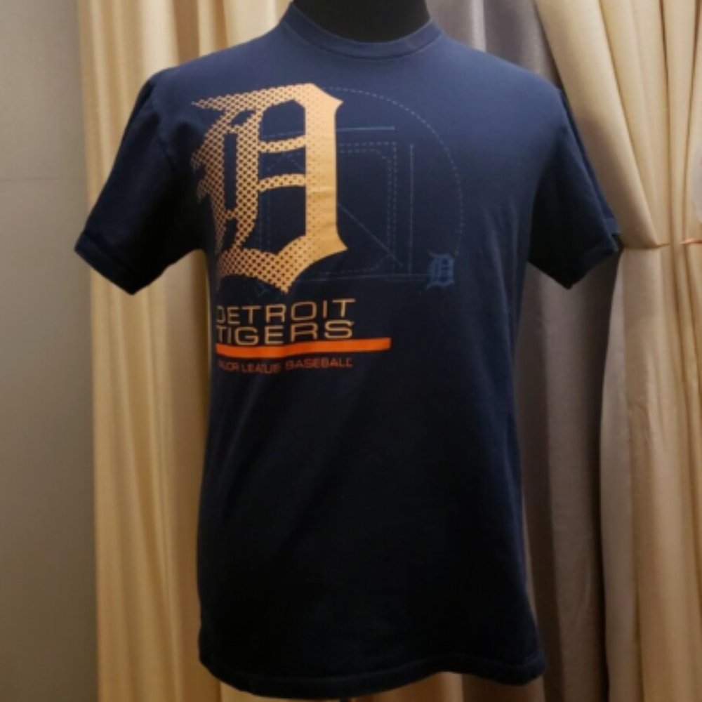 Genuine Merchandise Men’s Size Medium Detroit Tigers Old English D T Shirt Blue